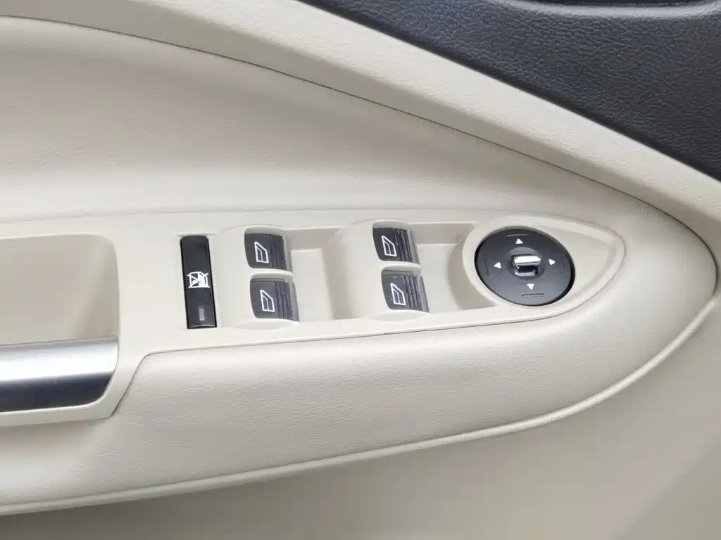 Ford Kuga — миниатюра 9
