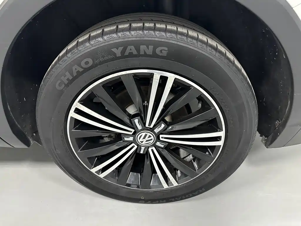 Volkswagen Tiguan L — миниатюра 12