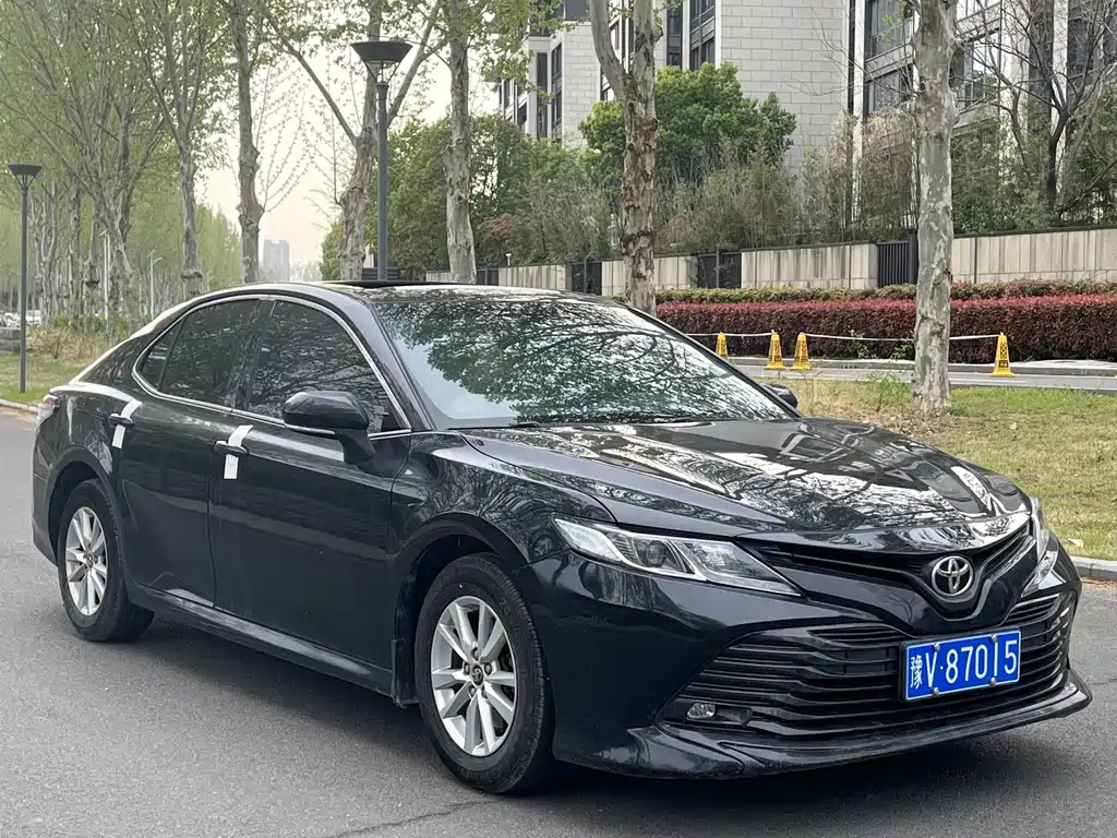 Toyota Camry — миниатюра 3