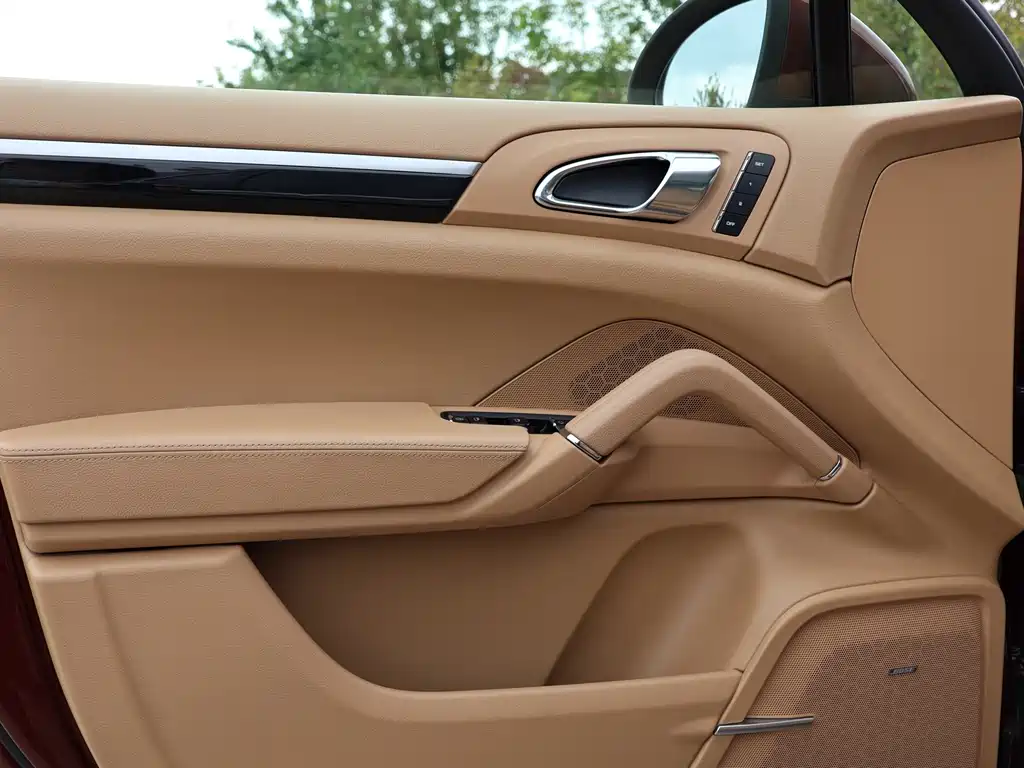 Porsche Cayenne — миниатюра 4