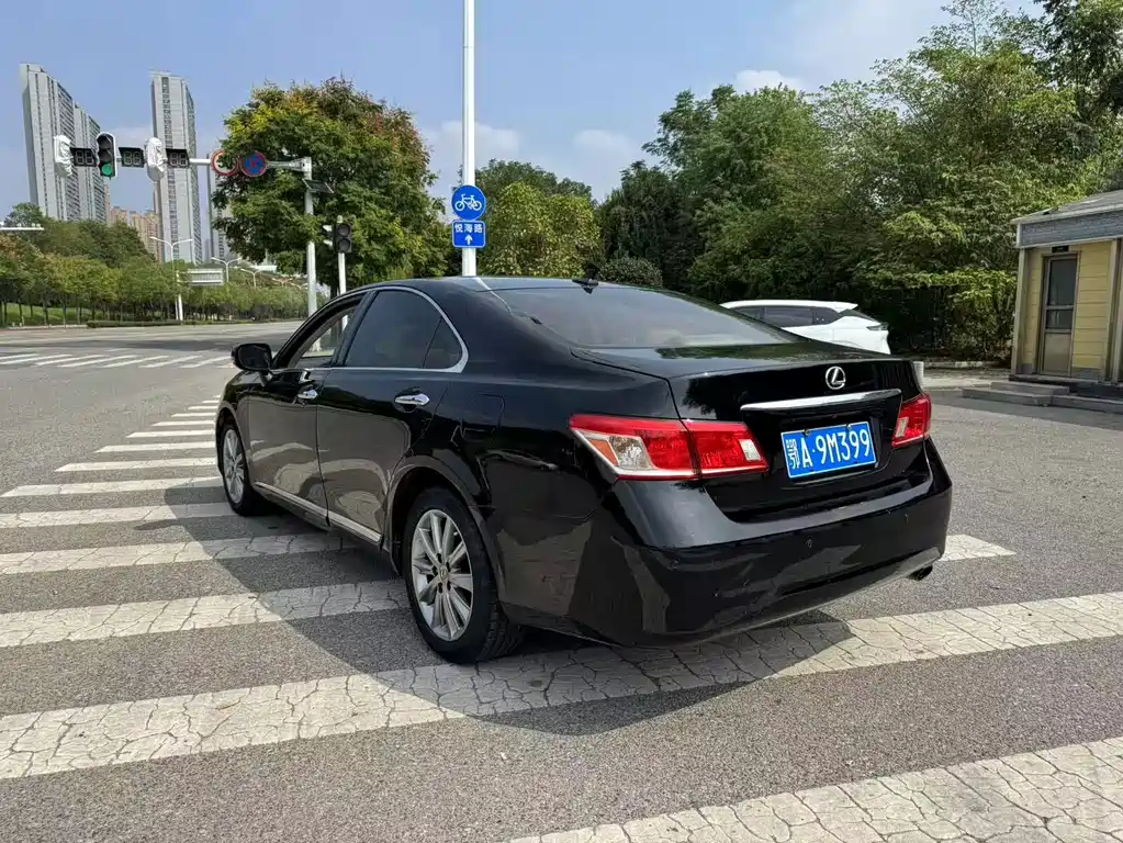 Lexus ES — миниатюра 9