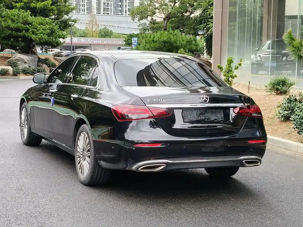Mercedes-Benz E-Class — миниатюра 19