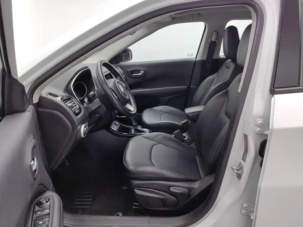 Jeep Compass — миниатюра 10