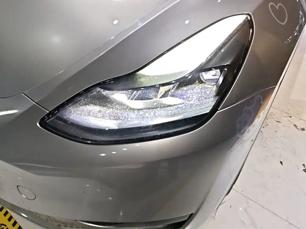 Tesla Model Y — миниатюра 24
