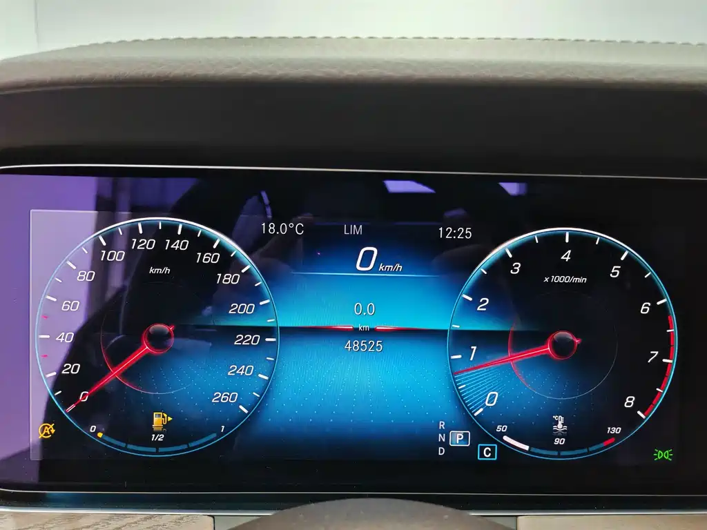 Mercedes-Benz E-Class — миниатюра 8