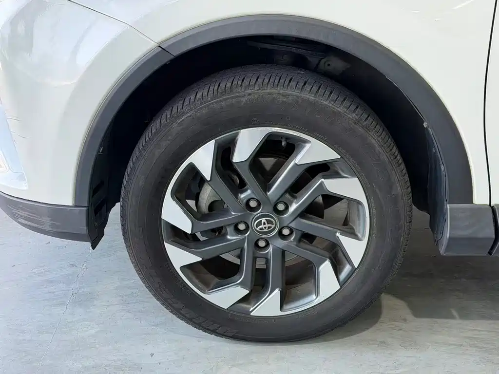 Toyota RAV4 — миниатюра 4