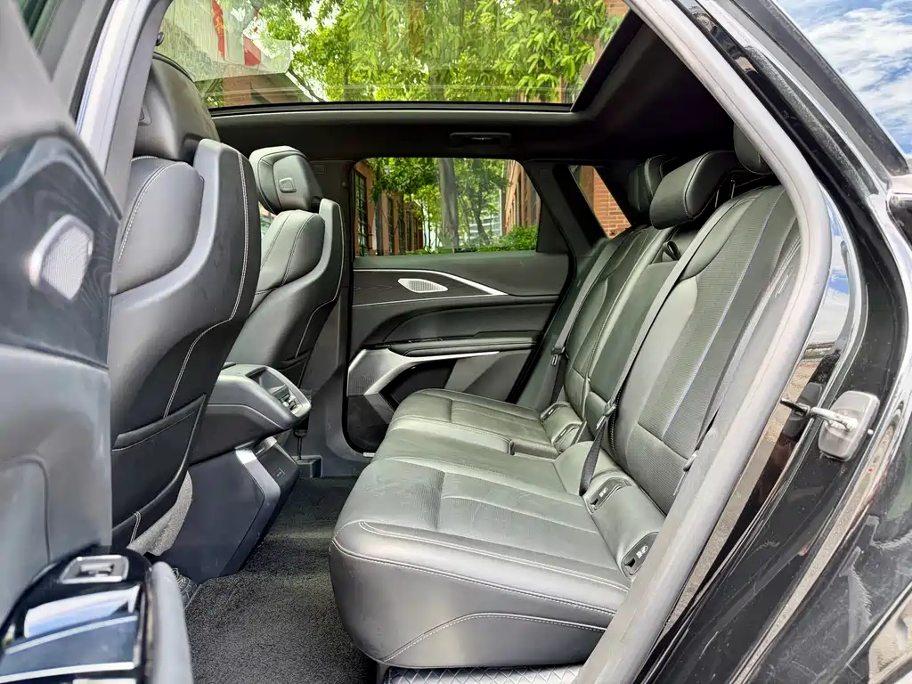 Cadillac IQ 2024 Luxury