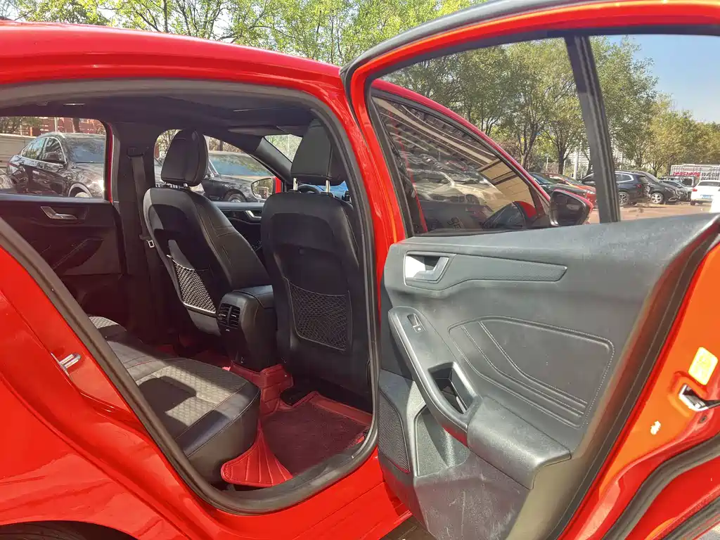 Ford Focus — миниатюра 10