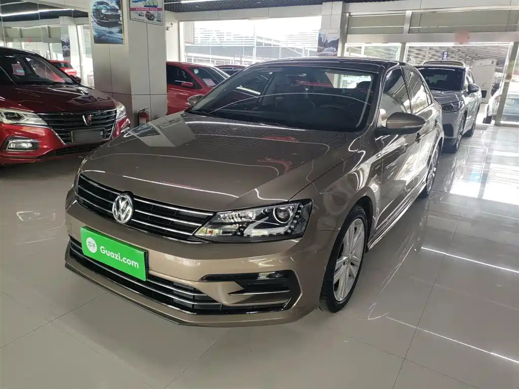 Volkswagen Sagitar 2018