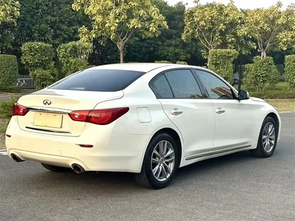 Infiniti Q50L 2016 2.0T Comfort