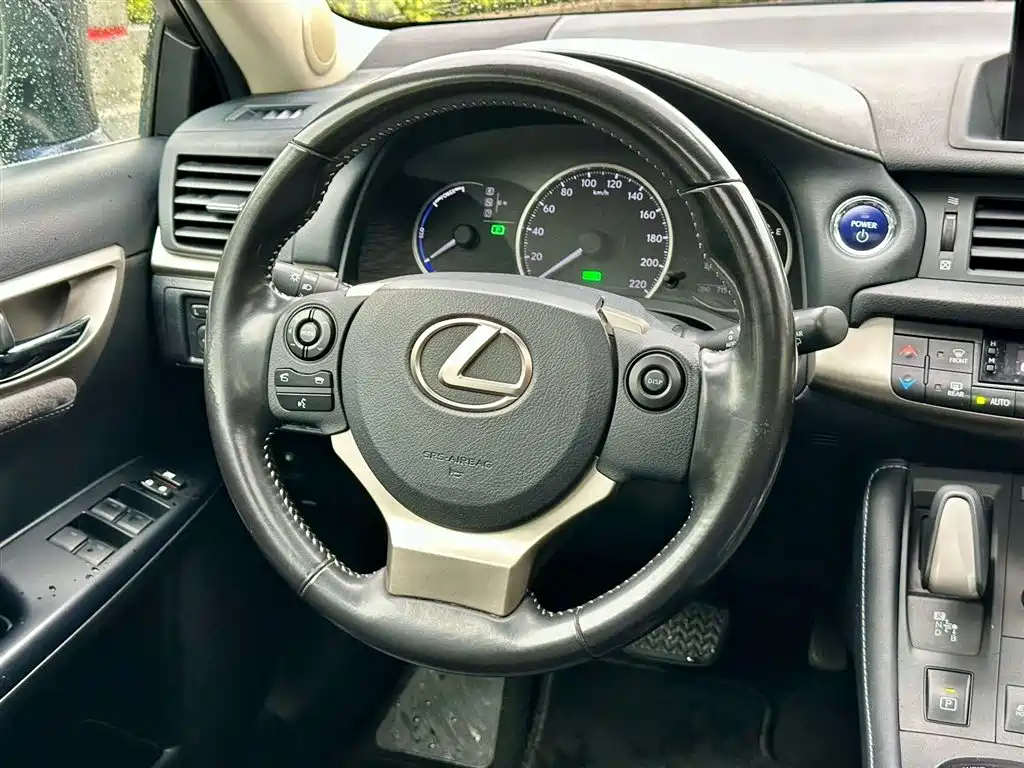 Lexus CT 2017 CT200h Comfort V