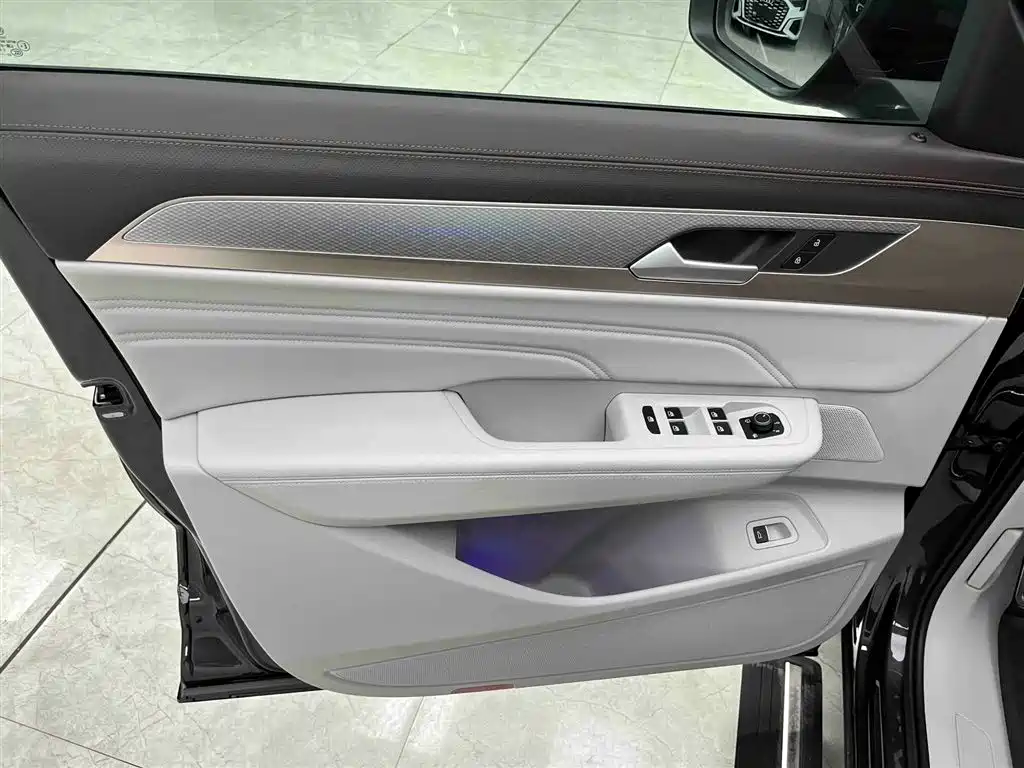 Volkswagen Tavendor 2023 380TSI R-Line