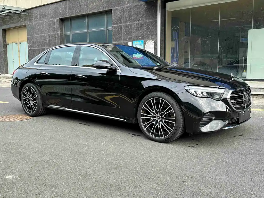 Mercedes-Benz E-Class — миниатюра 3
