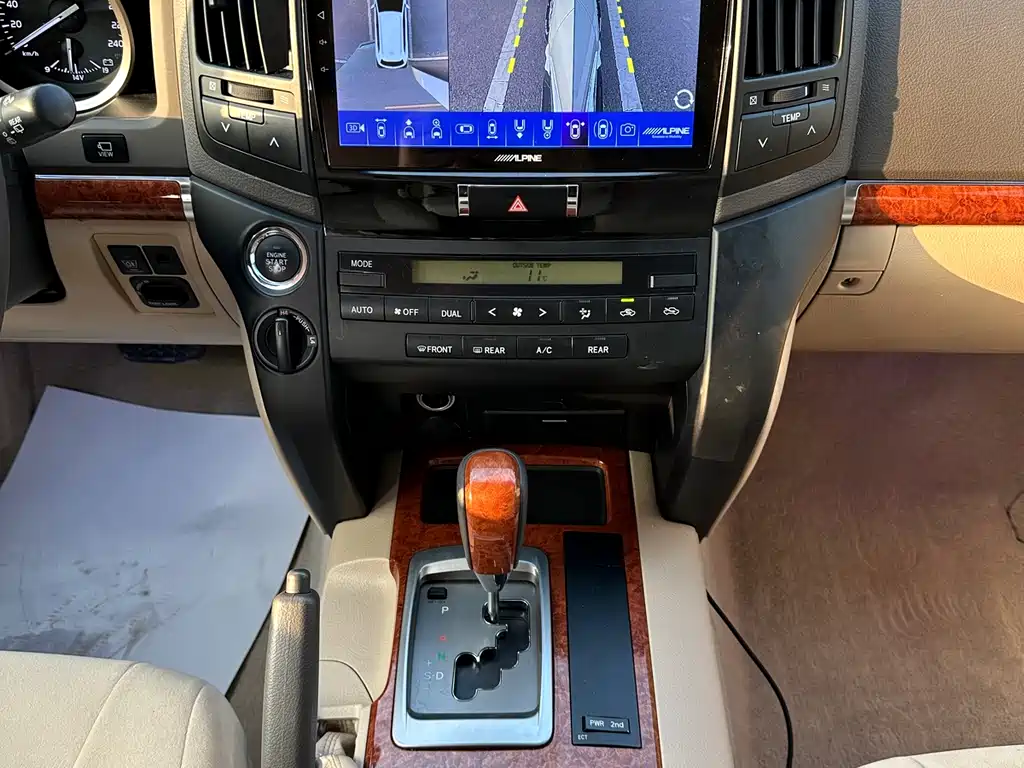 Toyota Land Cruiser 4.0L V6 Middle East Limited Edition, фото 9