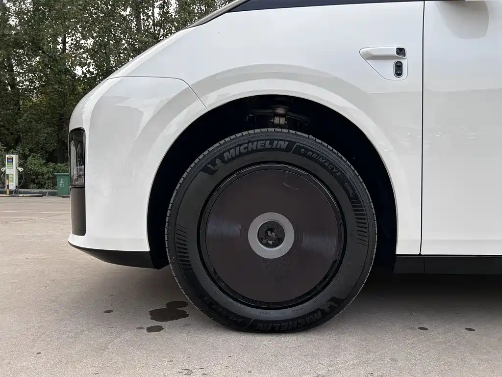 Li Auto Li MEGA — миниатюра 10