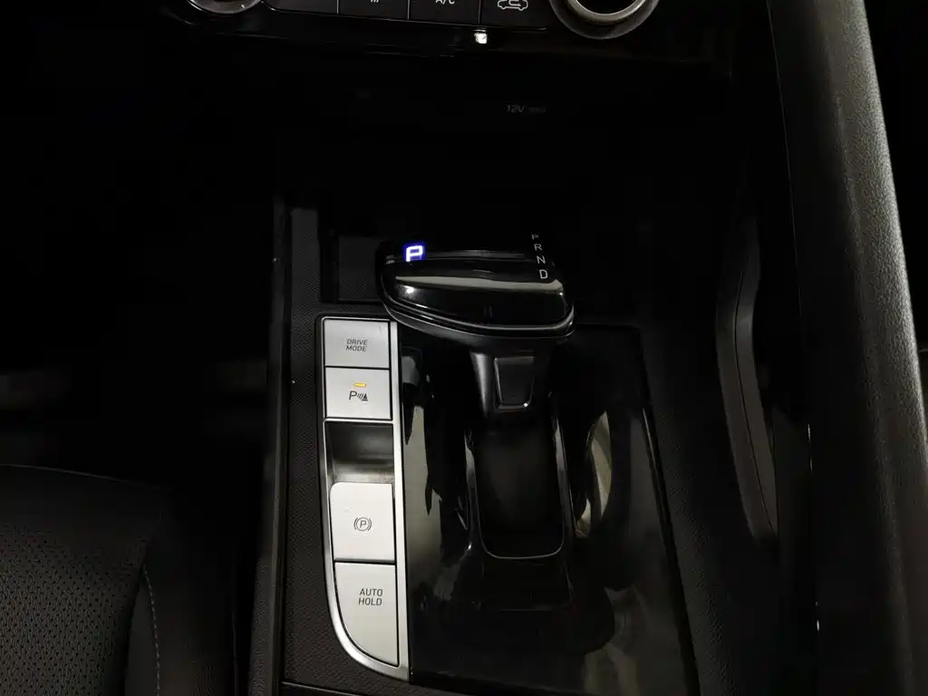 Hyundai Elantra — миниатюра 13