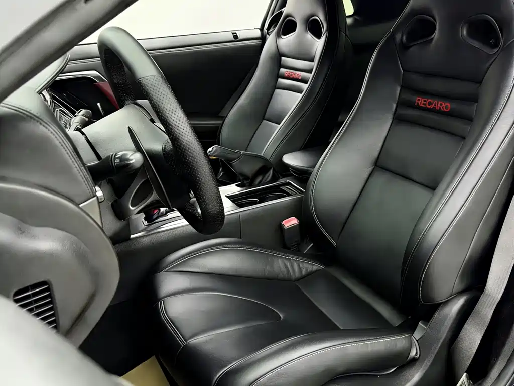 Nissan GT-R — миниатюра 10