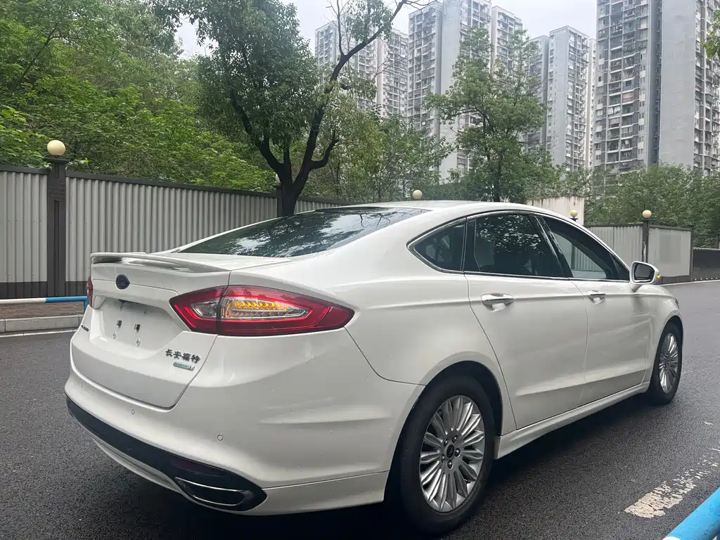 Ford Mondeo — миниатюра 7