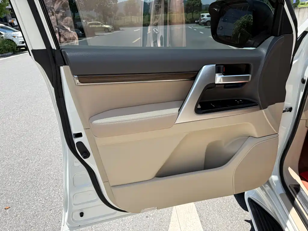 Toyota Land Cruiser 2019 5.7L AT