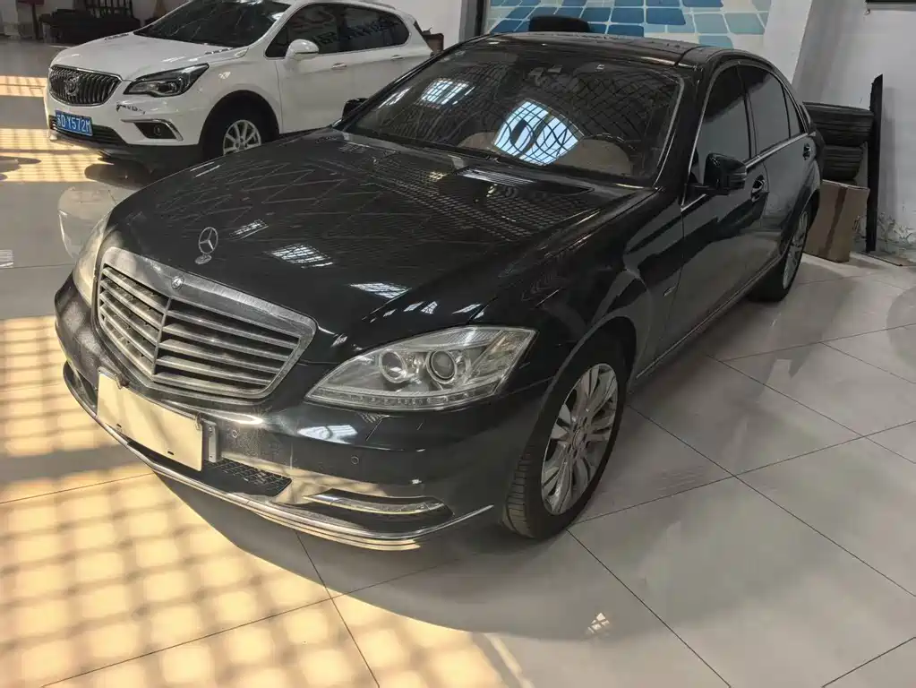 Mercedes-Benz S-Class 2012
