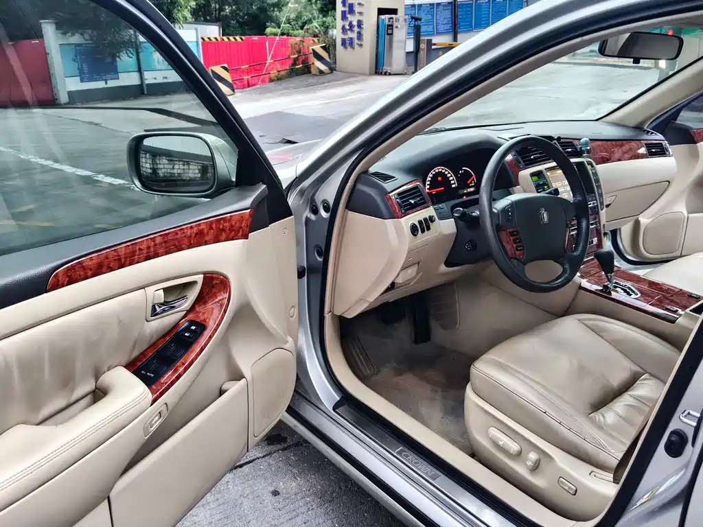 Toyota Crown — миниатюра 14