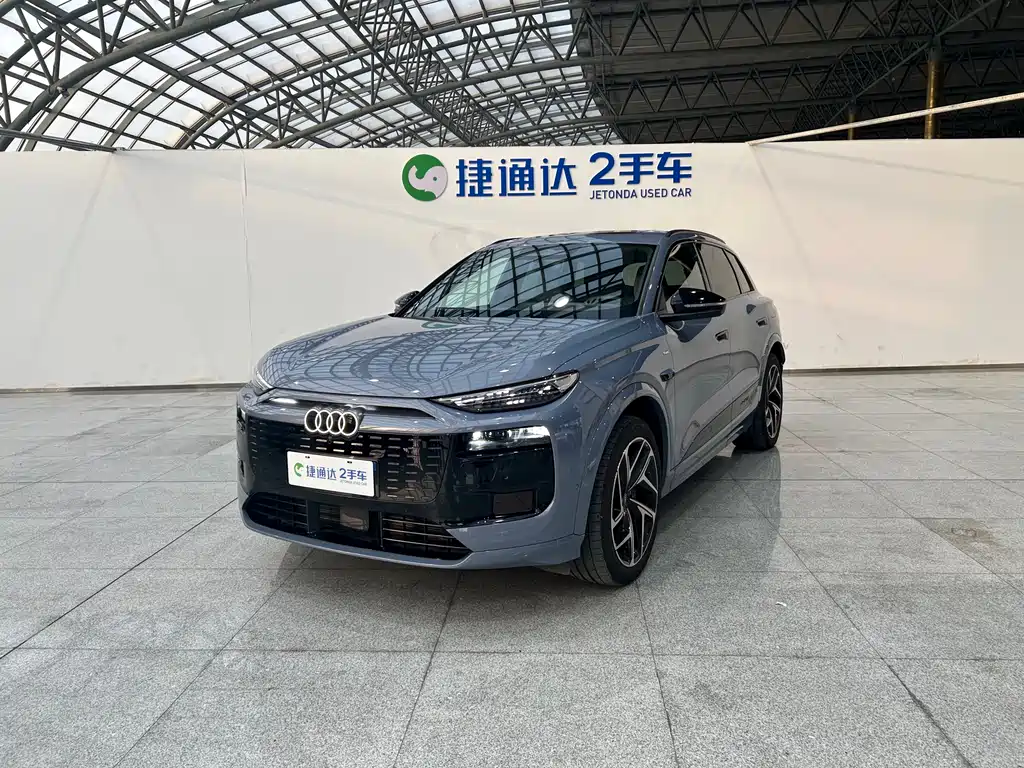AUDI Q6L E TRON