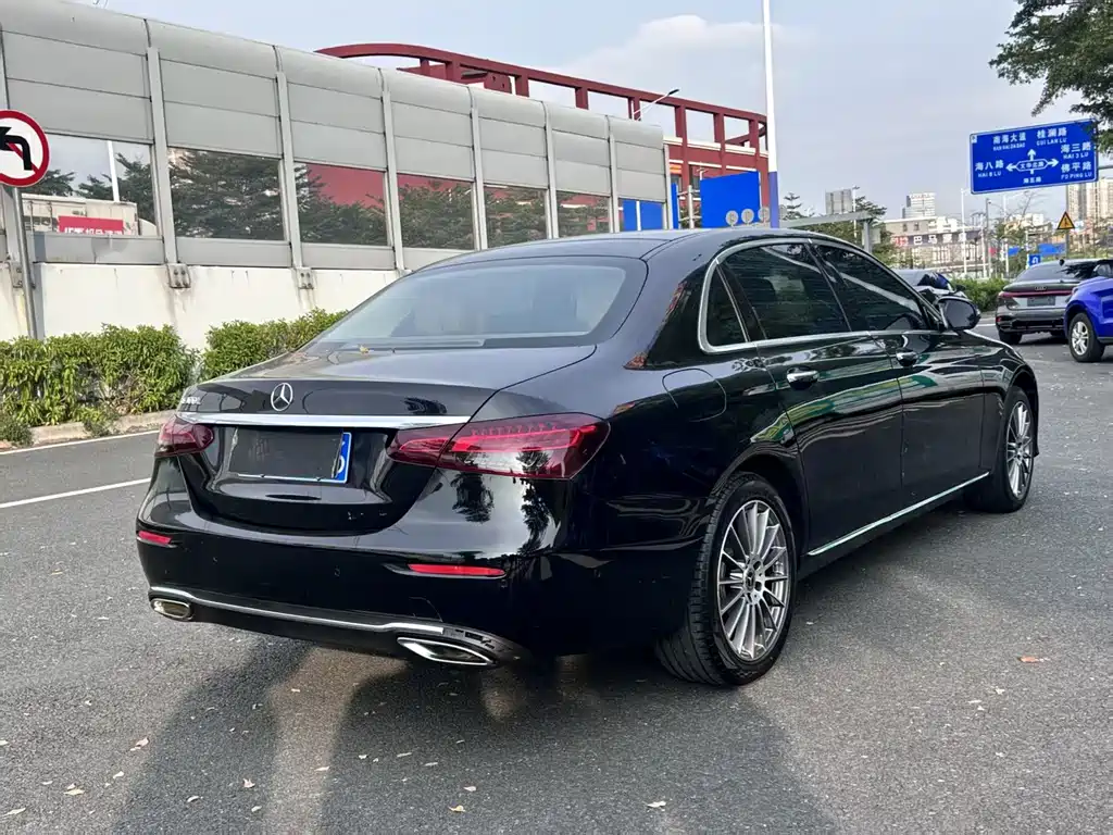 Mercedes-Benz E-Class — миниатюра 5