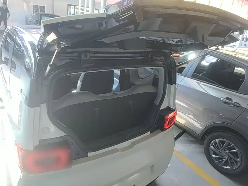 Wuling MINIEV — миниатюра 19