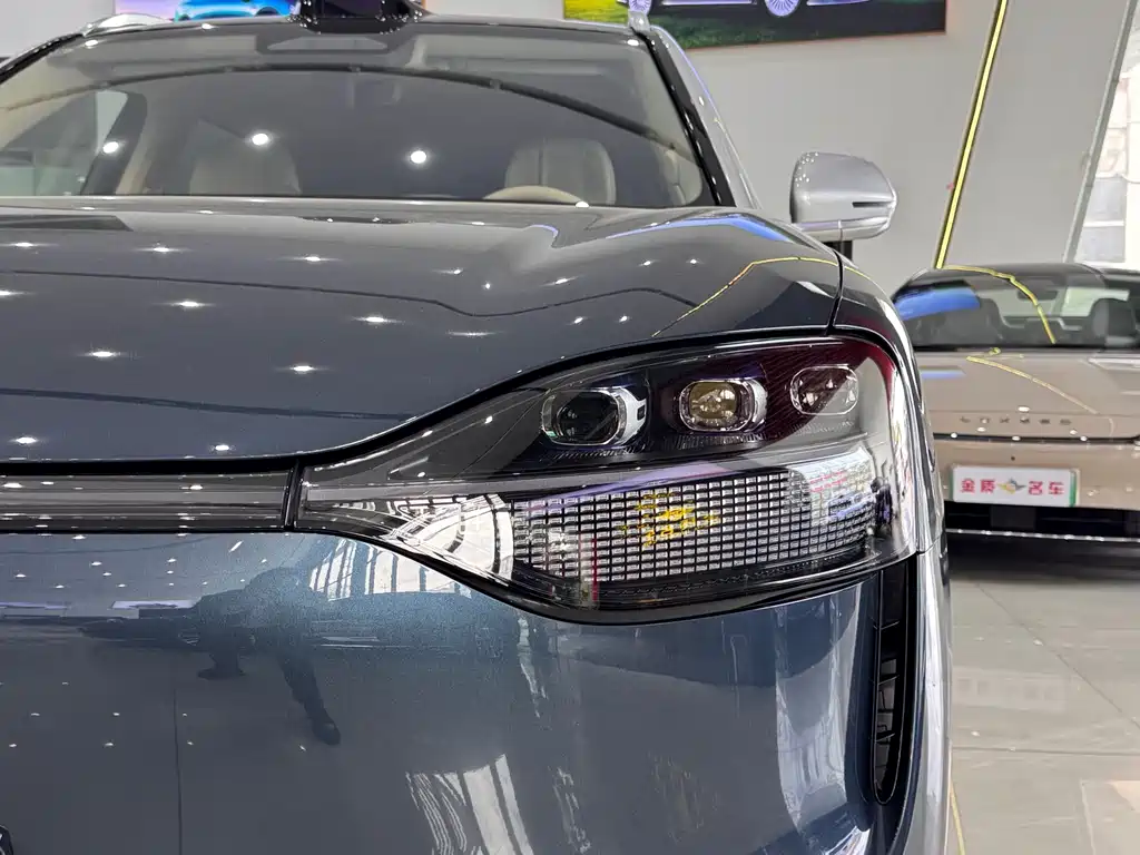 AITO ASK THE WORLD M9