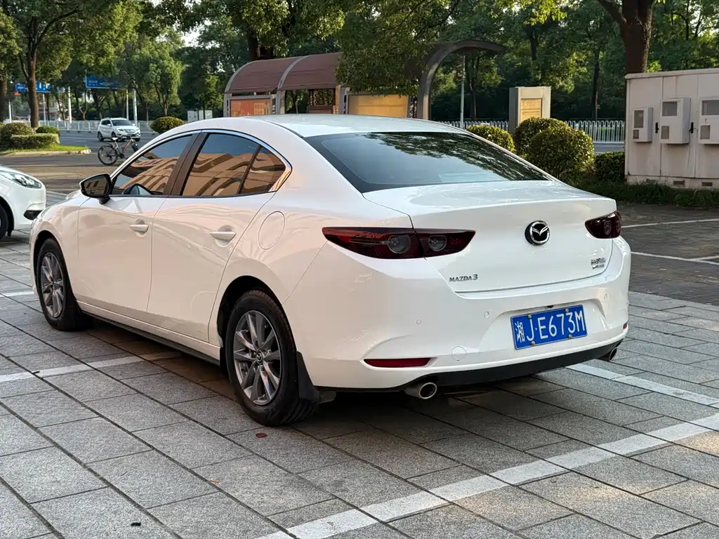 Mazda 3 Axela - фото 9