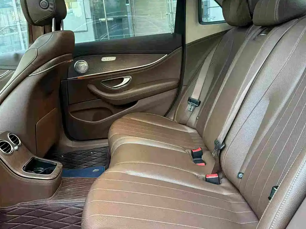 Mercedes-Benz E-Class — миниатюра 10