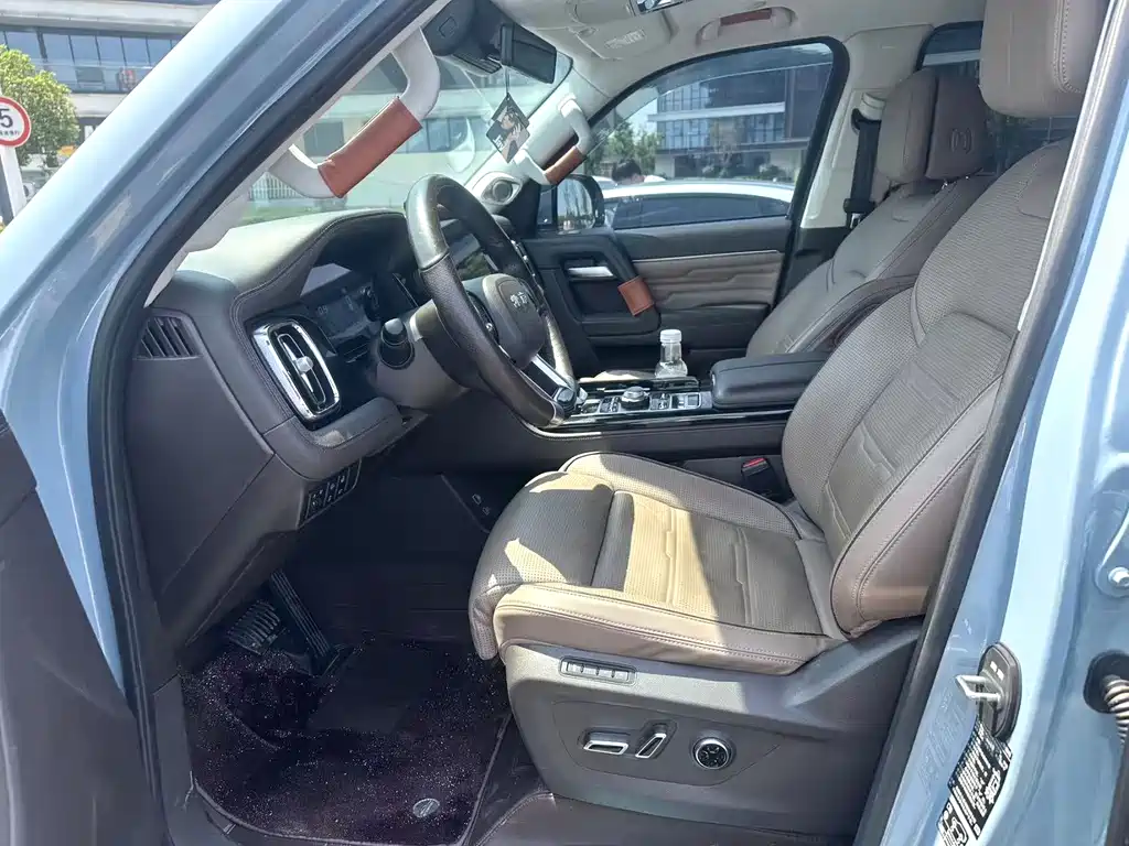 BAIC BJ60 2022 2.0T мест
