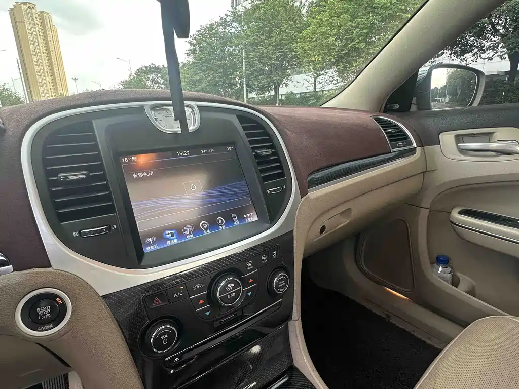 Chrysler 300C — миниатюра 14