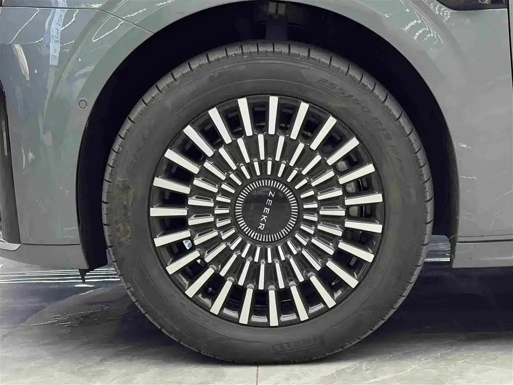 Zeekr 009 2024 мест Executive 108kWh