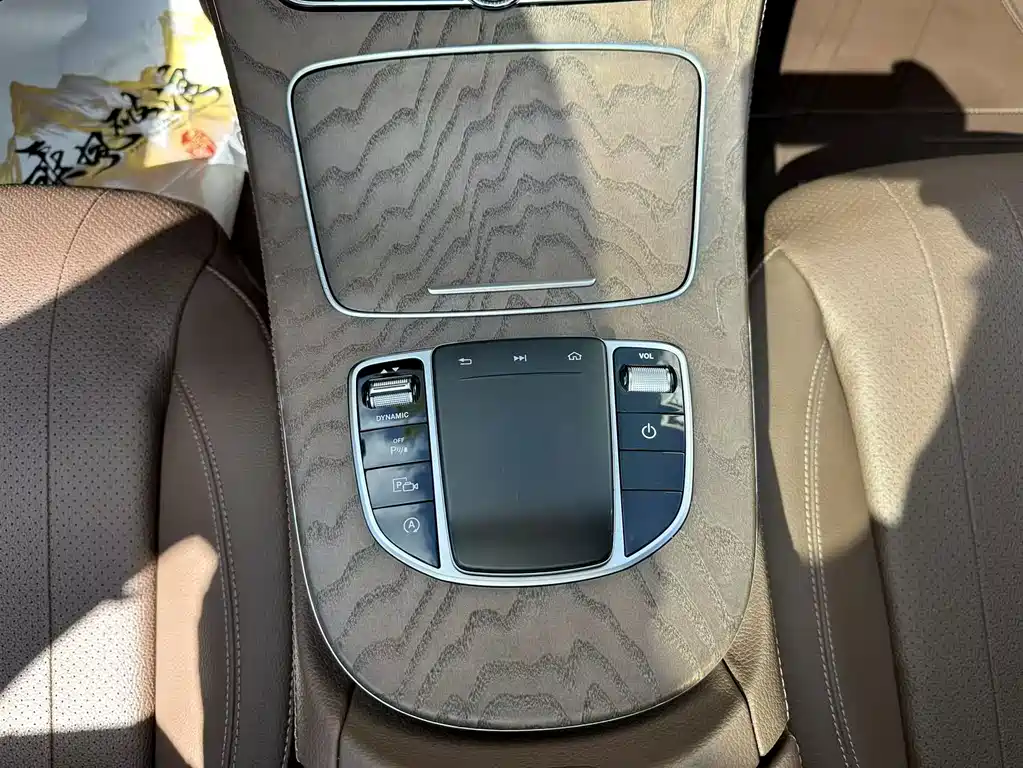 Mercedes-Benz E-Class — миниатюра 13