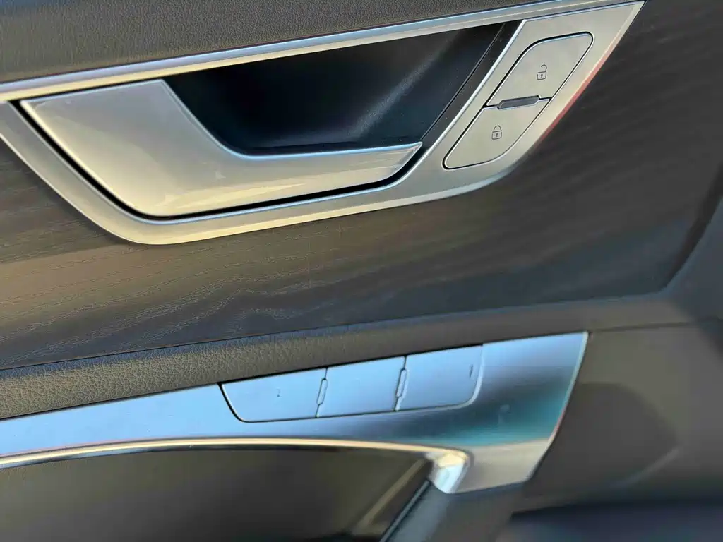 Audi A6L — миниатюра 9