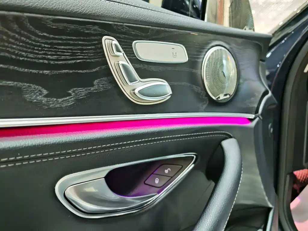 MERCEDES-BENZ E CLASS