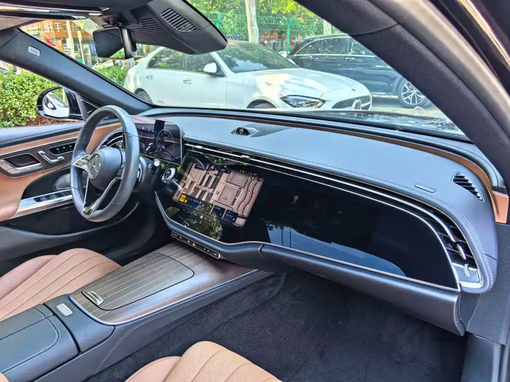 Mercedes-Benz E-Class — миниатюра 8