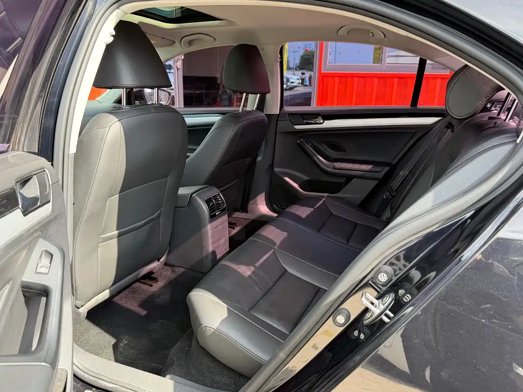 Volkswagen Sagitar 2017 180TSI AT Premium