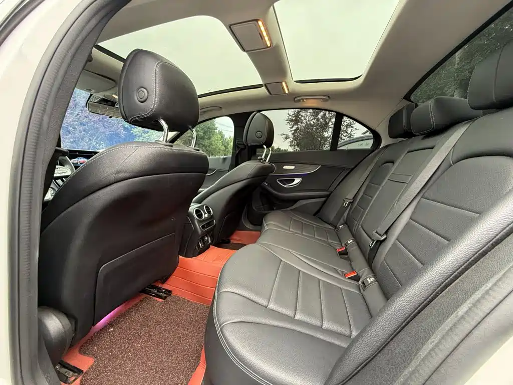 Mercedes-Benz C-Class — миниатюра 7