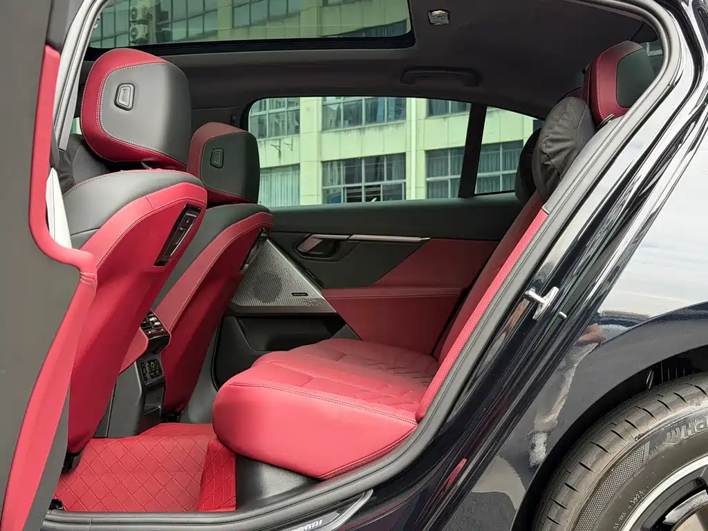 BMW 5 Series — миниатюра 7