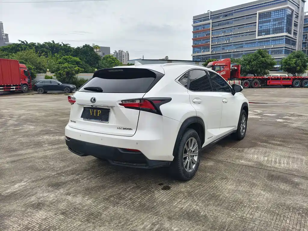 Lexus NX — миниатюра 6