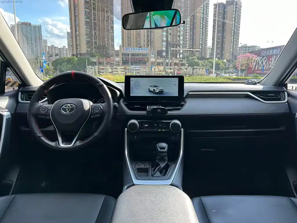 Toyota RAV4 — миниатюра 8