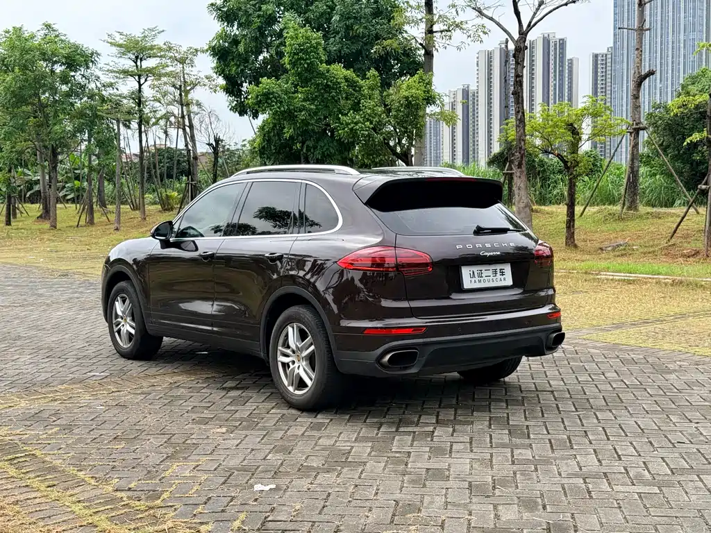 Porsche Cayenne — миниатюра 4