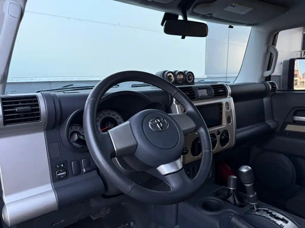 Toyota FJ Cruiser — миниатюра 12