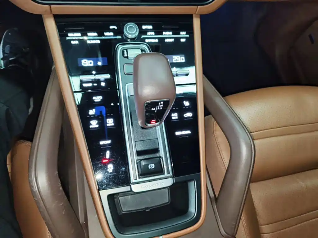 Porsche Cayenne — миниатюра 14