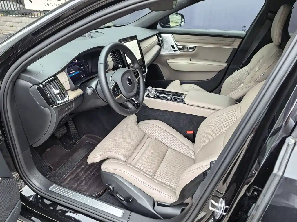 Volvo S90 2026 Luxury