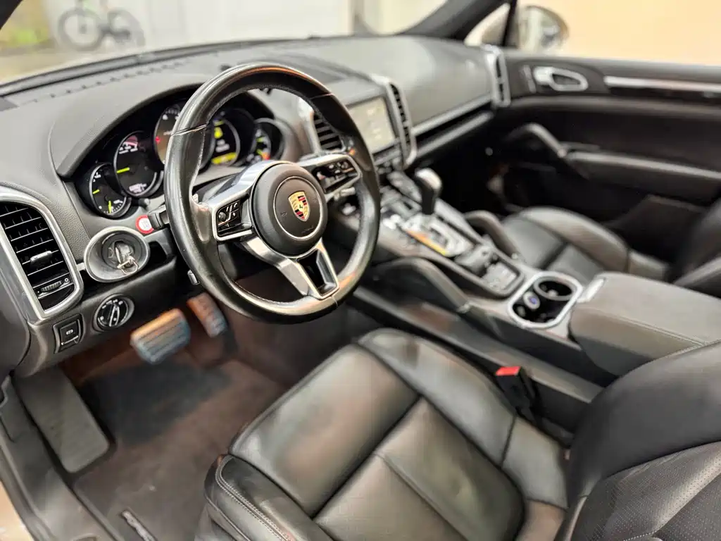 Porsche Cayenne Hybrid — миниатюра 11