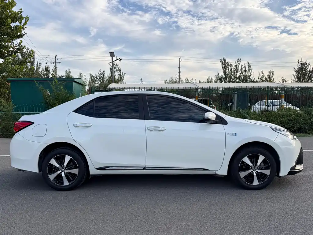Toyota Levin Twin Engine E+ — миниатюра 7