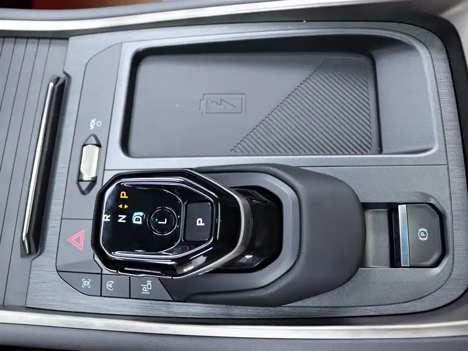 Ford Edge 2023 L 2.0T EcoBoost мест